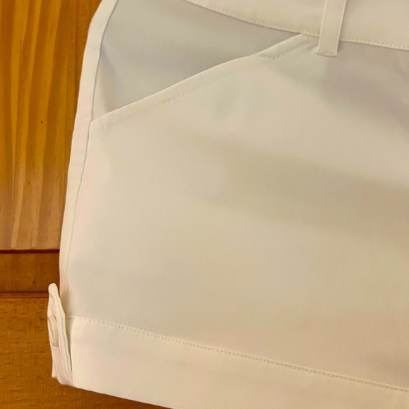 Adres. Very short white shorts 😹 Size 4, little below waist - Picture 4 of 5